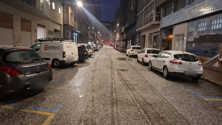 Granizada la mañana de este viernes en la calle Ramón y Cajal de A Coruña