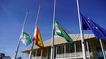 Banderas a media asta en el Ayuntamiento de Punta Umbría