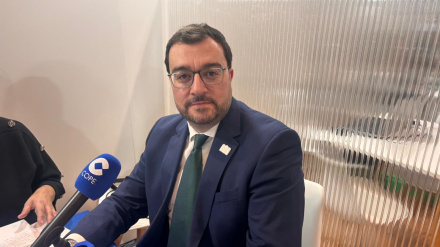 El presidente del Principado, Adrián Barbón, en el especial de COPE Asturias desde Fitur 2026
