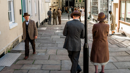 2XD5FRT Filming takes place in Bath, UK for Agatha Christie's The Seven Dials Mystery to be released on Netflix.