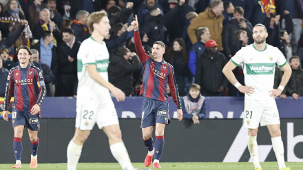 Dela celebra el 2-1 del Levante contra el Elche