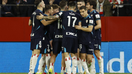 Los jugadores del Athletic Club celebran su gol contra el Sevilla