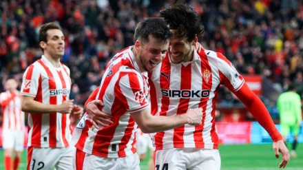 Los jugadores del Sporting celebran uno de los goles ante el Mirandés