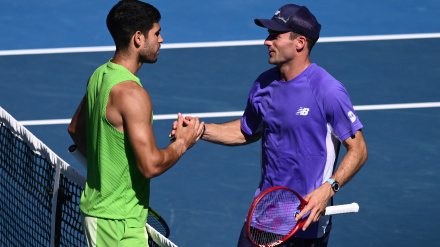 Alcaraz gana a Tommy Paul en los octavos del Open de Australia