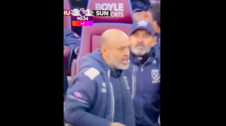 Paco Jémez, enfadado con Nuno durante el partido ante el Sunderland.