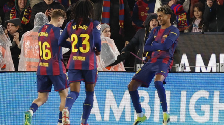 Lamine Yamal celebra su gol en el partido Barcelona-Oviedo