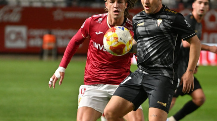 El Real Murcia vuelve a dar un nuevo paso atrás