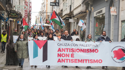 Un momento de la protesta con Bruno Lopes en el centro de la pancarta