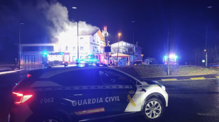Imagen del incendio declarado en una venta de Dantxarinea