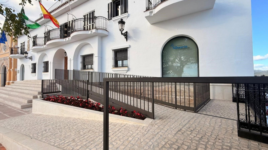 Victoria, asesinada en Alhaurín el Grande: su hijo de once años pide ayuda a los vecinos y su expareja se entrega en prisión