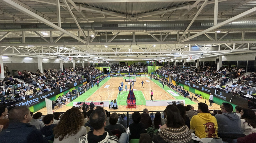 Ambiente del pabellón de Navia en el duelo entre Celta y Palma