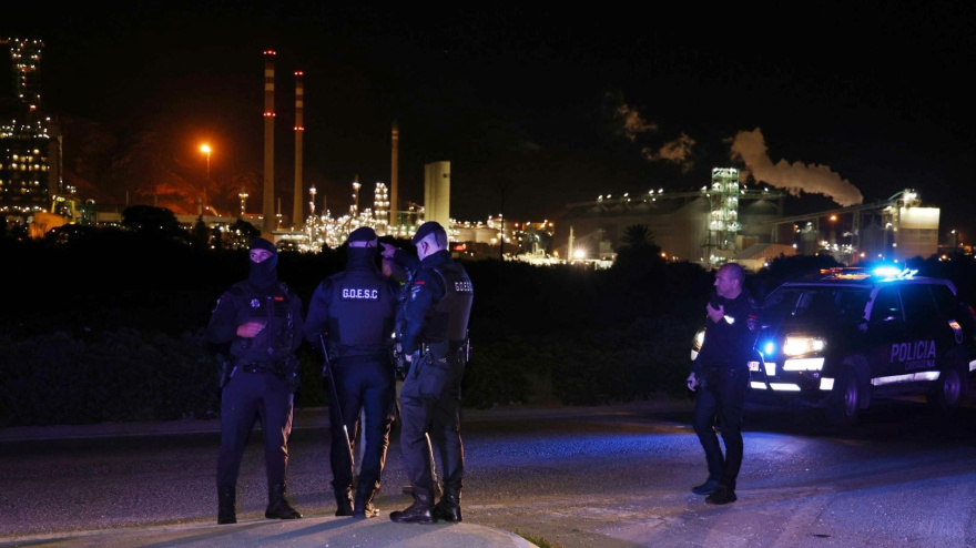 Servicios de emergencias en la zona afectada por el incendio