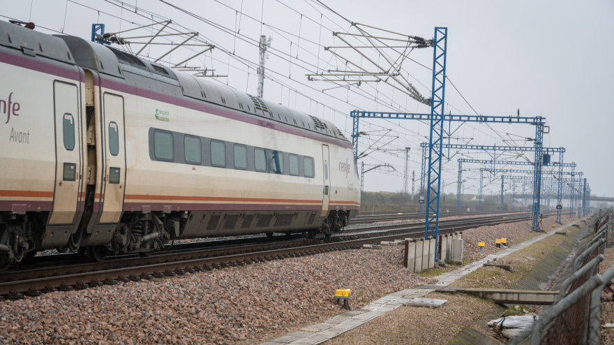 Pepe, maquinista de alta velocidad: "Desde que los trenes auscultadores dejaron de salir a la vía empezaron a notarse vibraciones y desperfectos en las líneas de alta velocidad"