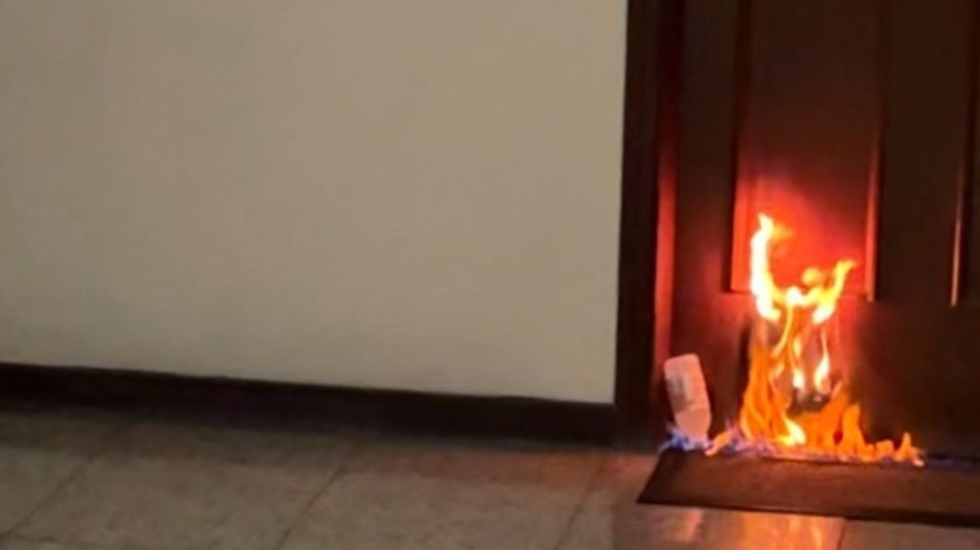 Incendio a las puertas de un narcopiso en Santiago