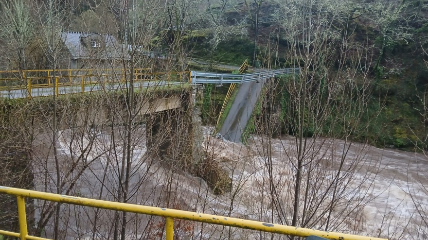 La Ponte da Aceña, en Navia de Suarna, colapsó en las últimas horas ha causa del temporal