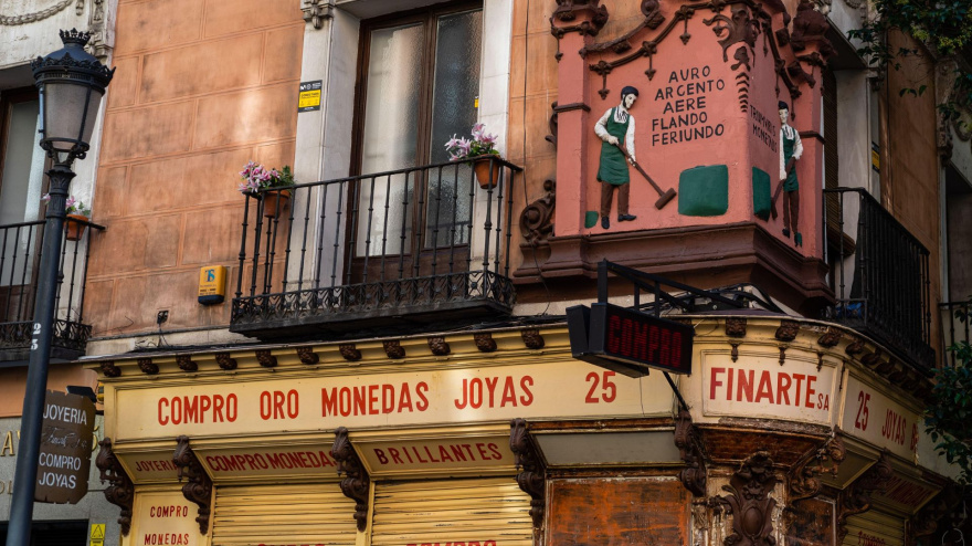 Tienda de compraventa de oro en Madrid, imagen de archivo
