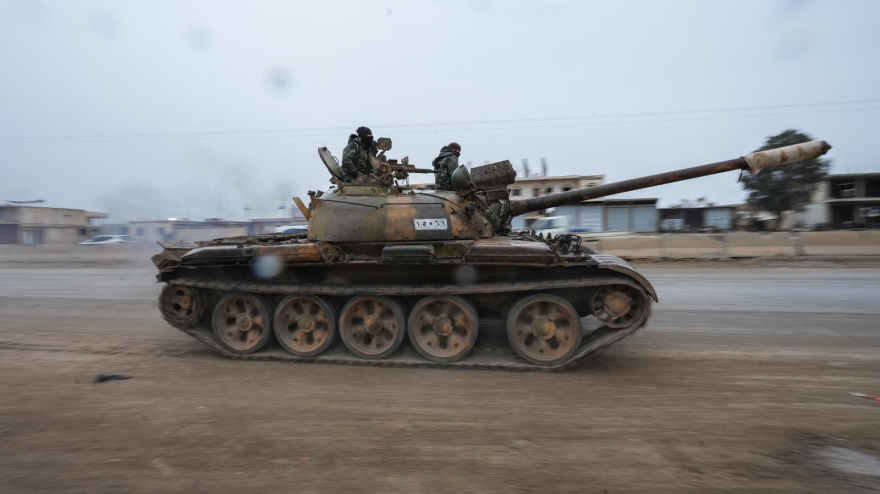 Entrada de las fuerzas del ejército sirio en la zona de Raqqa después de la retirada de las Fuerzas Democráticas Sirias (FDS) lideradas por los kurdos,