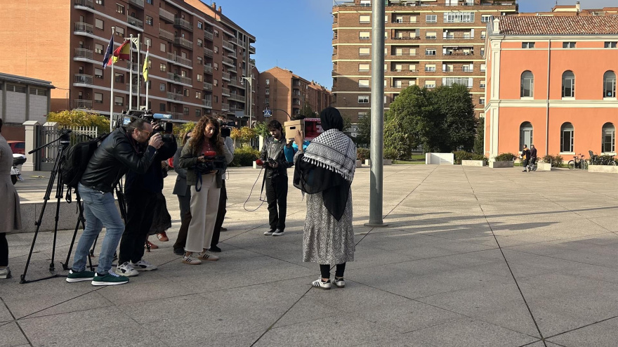 Una alumna de Logroño logra que la Justicia le dé la razón tras ser expulsada por llevar velo islámico, el hiyab: “No quiero elegir entre mi fe y mi educación”