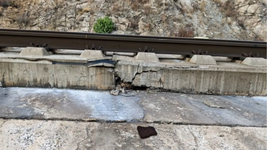 Vía desnivelada fotografiada por un trabajador de Adif