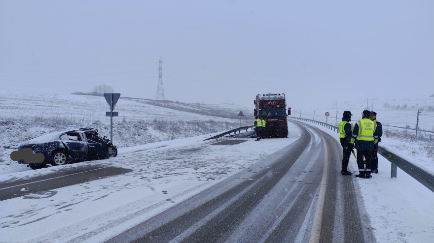 Muere el conductor de un coche en una colisión con un camión en Guardo (Palencia)