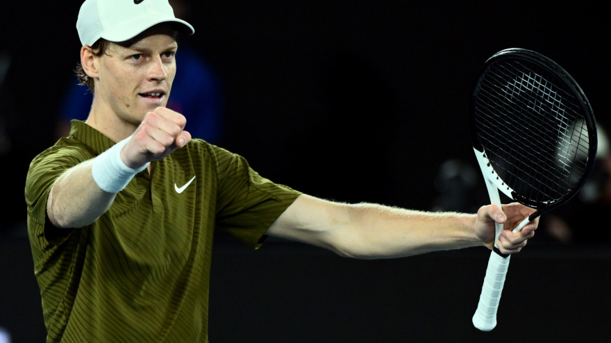 Jannik Sinner se medirá en semifinales a Novak Djokovic.