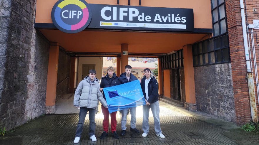 Los cuatro alumnos del Grado Medio del CIFP de Avilés antes de emprender rumbo a Italia
