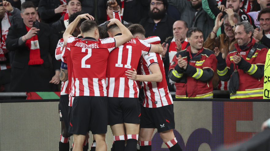 Los jugadores del Athletic celebran uno de los goles ante el Sporting Portugal