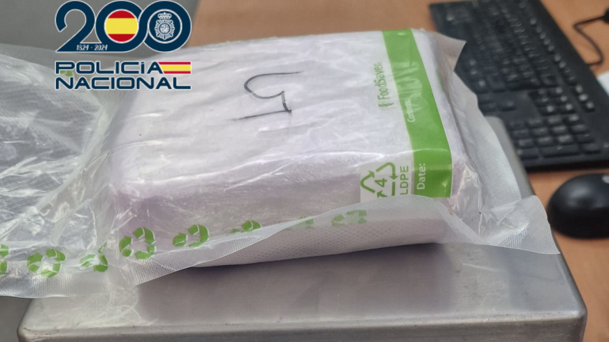 La Policía Nacional detiene a dos personas en un control policial con más de medio kilo de cocaína