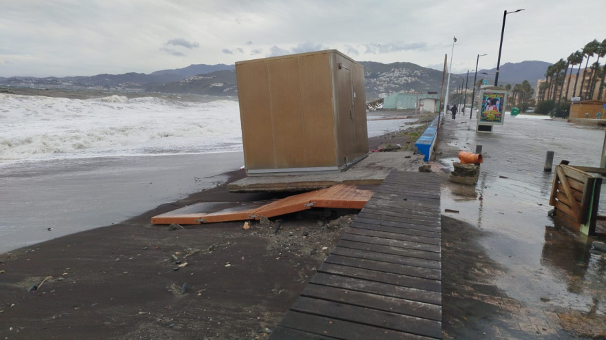 Estado del paseo marítimo en la Playa de Salobreña