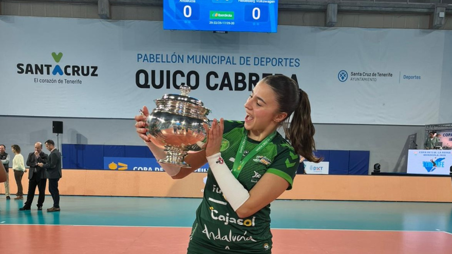 Irene de Blas, la campeona de kárate que conquista la Copa de la Reina de voleibol