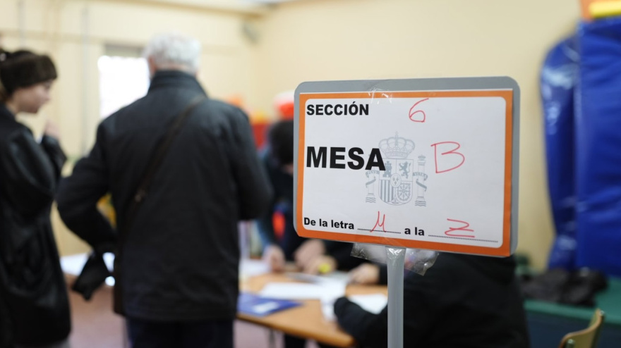 Votantes en un colegio electoral de Mérida