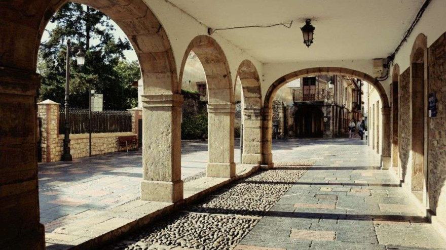 Una imagen de los soportales de la Calle Galiana