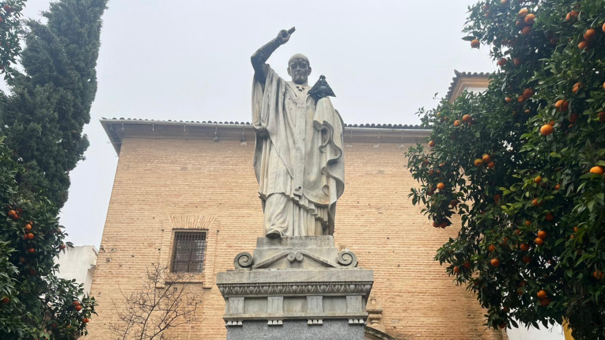 Monumento a Osio en la Plaza de Capuchinas de Córdoba