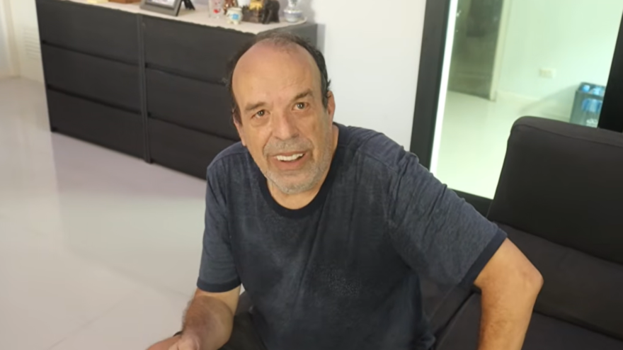 Captura de pantalla de Antonio explicando cómo es su vida en Tailandia