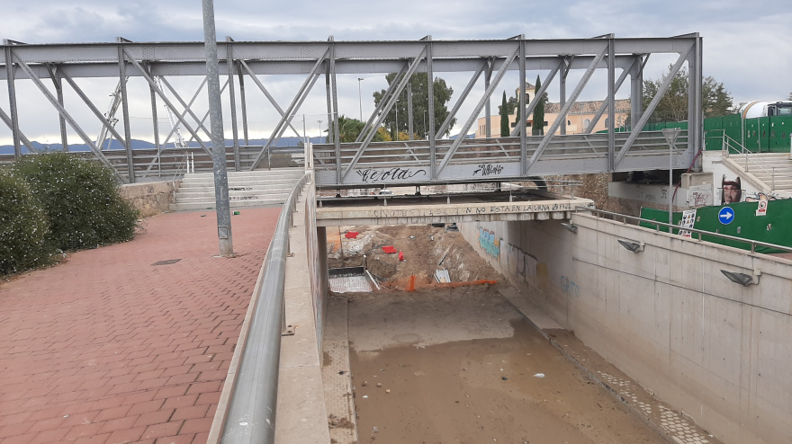 Paso subterráneo de Santa Clara, cerrado al tráfico por las obras del Ave