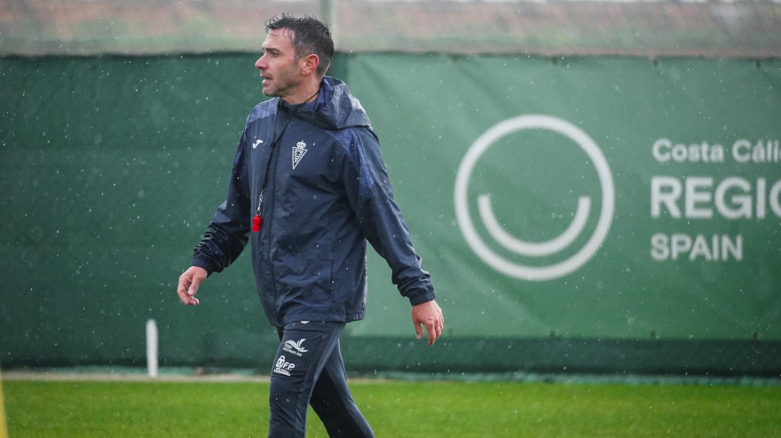 Adrián Colunga, durante una sesión de entrenamiento esta semana