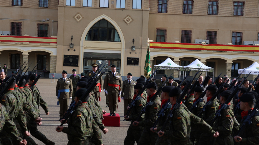 Acto militar en el acuartelamiento Sancho Ramírez