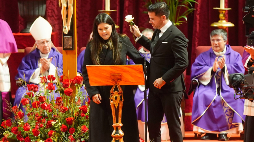 Liliana Sáenz de la Torre, hija de una de las víctimas del accidente ferroviario de Adamuz, portavoz durante la misa funeral en memoria de las 45 personas fallecidas