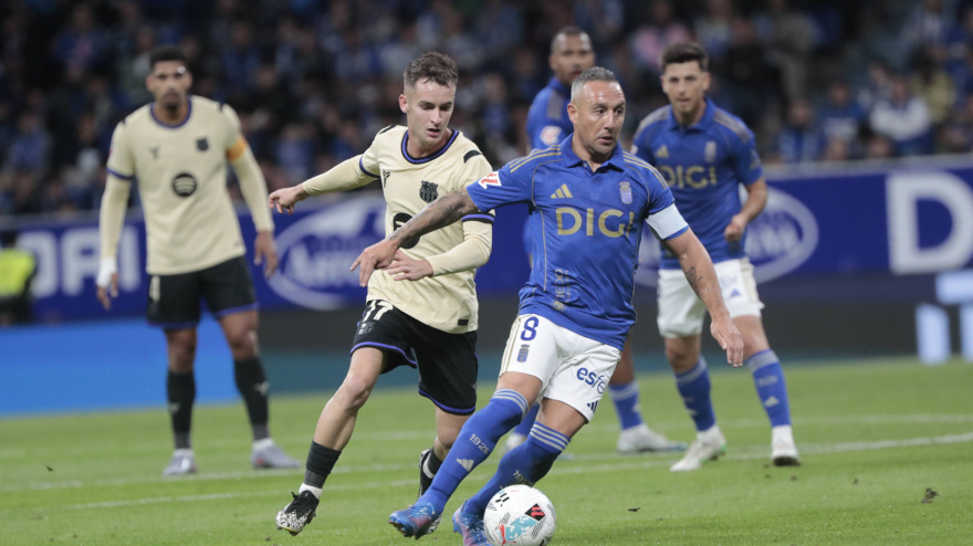 Santi Cazorla, durante un partido con el Oviedo