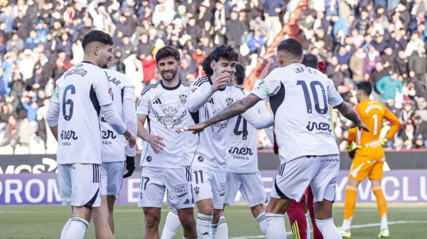 Los jugadores del Albacete celebrando un gol contra el Zaragoza
