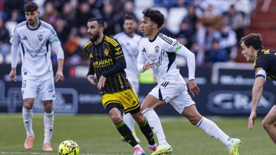 El debutante Rober González salió en el once inicial, pero acabó contagiándose de la mediocridad generalizada de su nuevo equipo