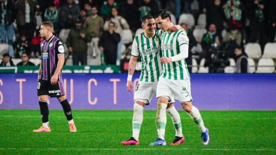 Sergi Guardiola celebra uno de sus dos goles contra el Real Valladolid