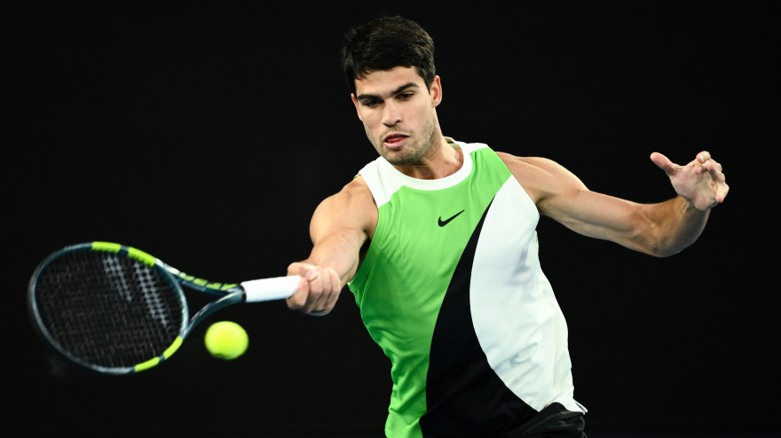 Carlos Alcaraz ha conseguido su primer break en la primera opción que tenía de romper al serbio.