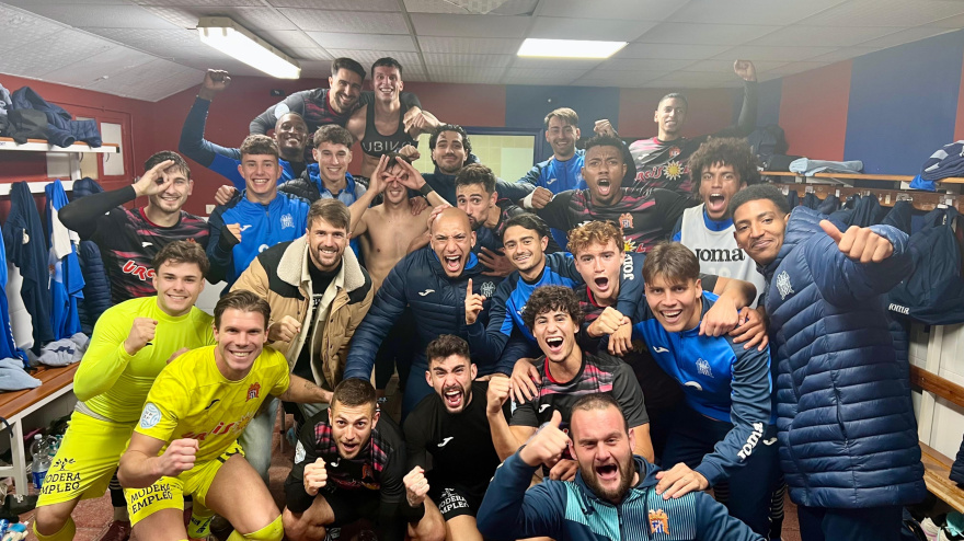 El vestuario del Águilas FC celebró la victoria 0-1 ante el Yeclano Deportivo CF