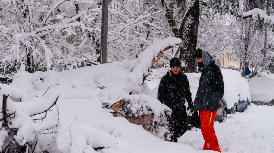 Fotografía recurso de jóvenes atrapados por la nieve