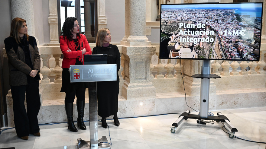 La alcaldesa en la presentación del Plan Actuación Integrado