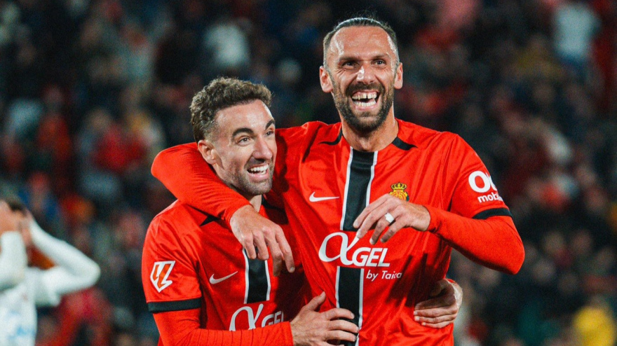 Darder y Muriqi celebran el gol