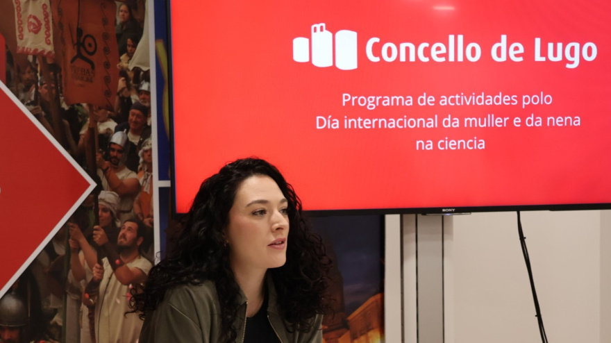 La concelleira Ángeles Novo fue la encargada de presentar este programa para despertar vocaciones científicas en las niñas