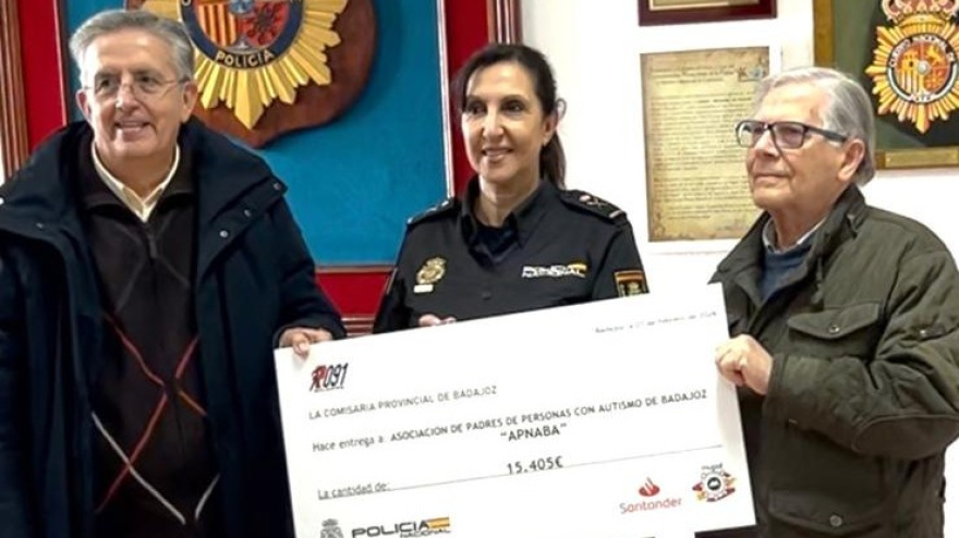 Los responsables de Apnaba con la Jefa Superior.