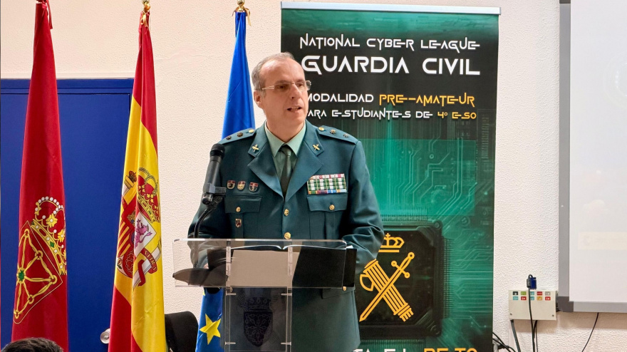 La Consejería de Educación y la Guardia Civil de Navarra presentan en Cortes la Liga de los retos en el Ciberespacio, en su categoría pre amateur, dirigida a estudiantes de 4° de la ESO